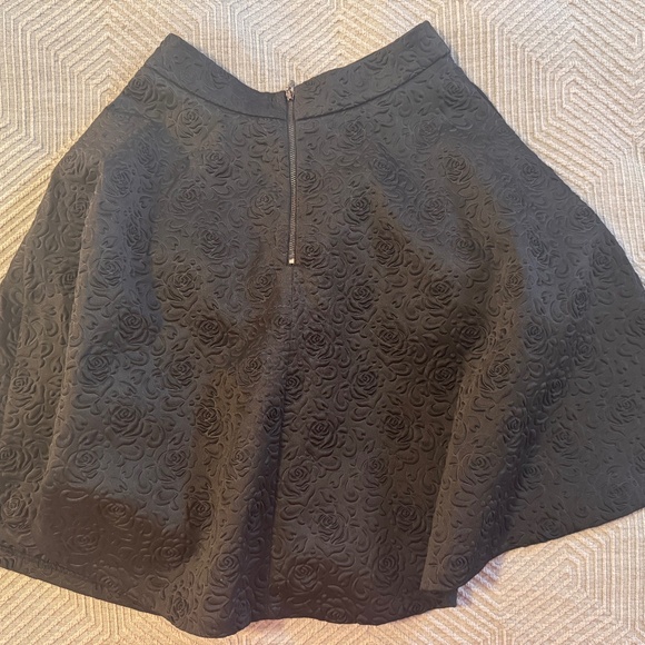 Guess Two Piece Set in Size Small - Picture 3 of 7